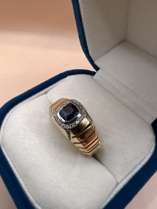 Продам мужской золотой перстень.