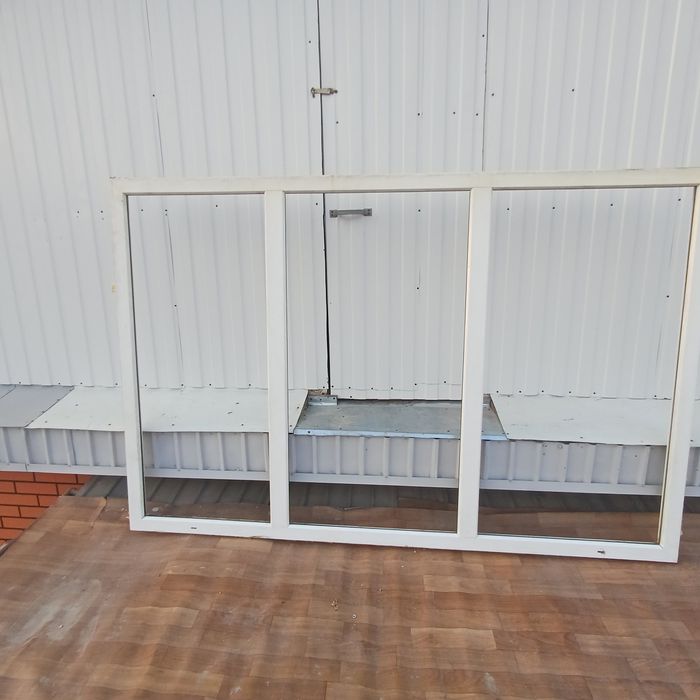 Продам пластиковую окну