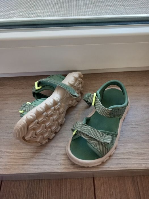 Зелени детски сандали