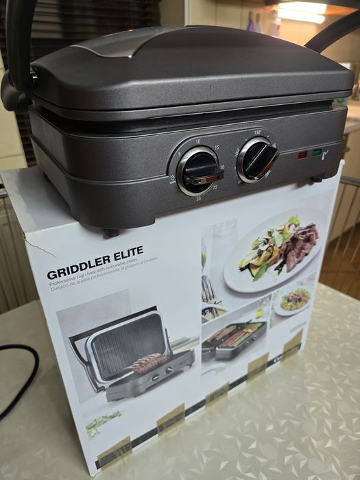 Gratar electric Cuisinart GR47E (1600W, 240°C, plăci de aluminiu)