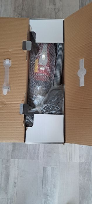 Вертикалната прахосмукачка  2 в 1