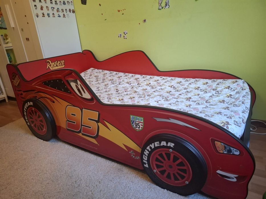 Pat pentru copii Lightning McQueen 3D, Pal melaminat, margini rotunjite PVC, 2-8 ani, 150x82x53 cm, rosu