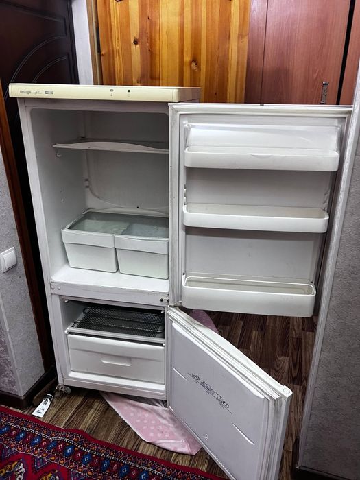Холодильник Snaige двух камерный рабочий в отличном состоянии