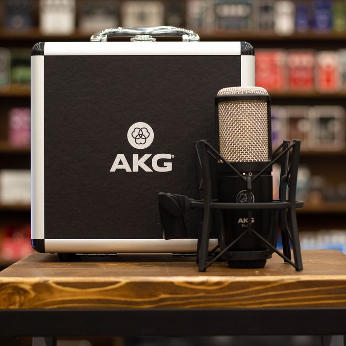 Akg p420 yengi xolatda