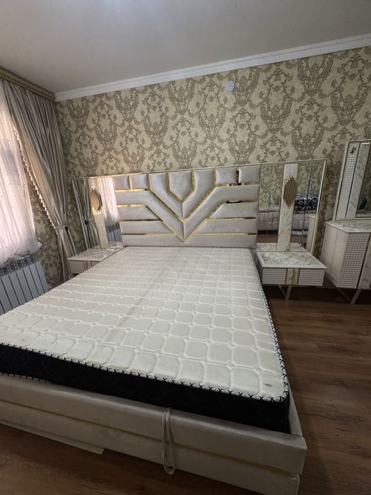 Спальный гарнитур почти новый