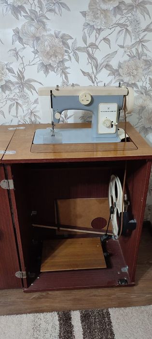 Швейная машинка Чайка 132