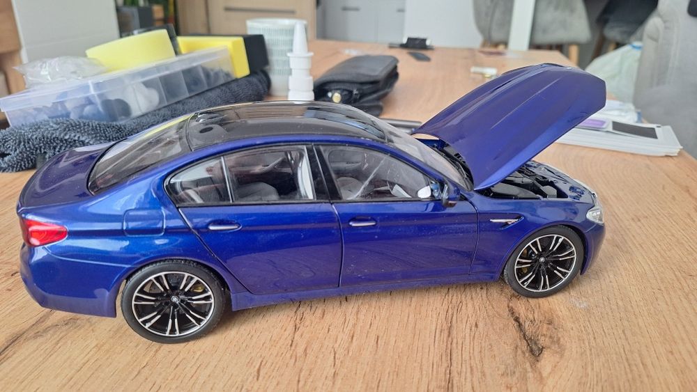 BMW F90 M5 1:18 Dealer Edition - със ЗАБЕЛЕЖКИ +кутия Norev