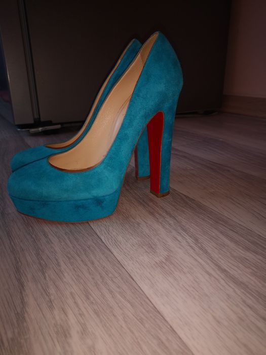 Продам оригиналы лабутены 35р