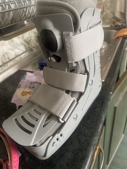 Ортопедичен ботуш