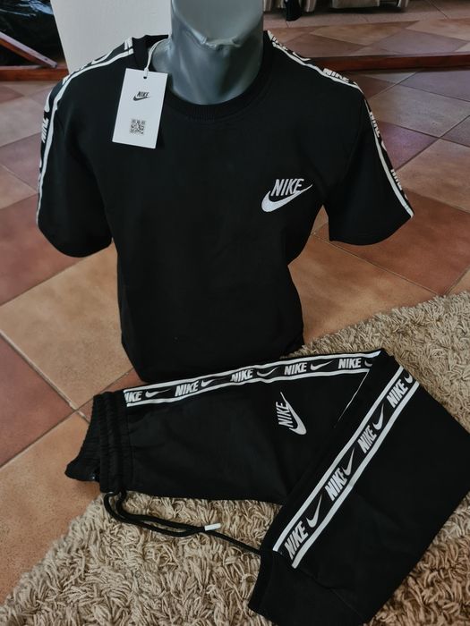 Compleuri bărbați Nike!