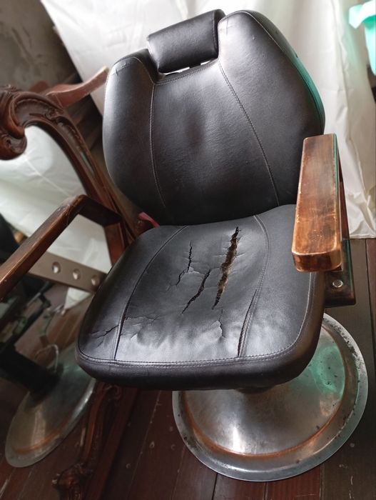 Продается парикмахерская кресло