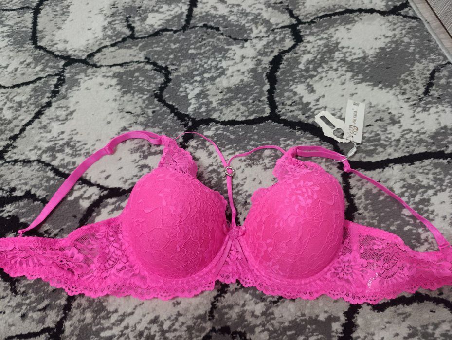 Бюстгальтер новый яркий  для девушек 38/85 или 40/90 двойка .