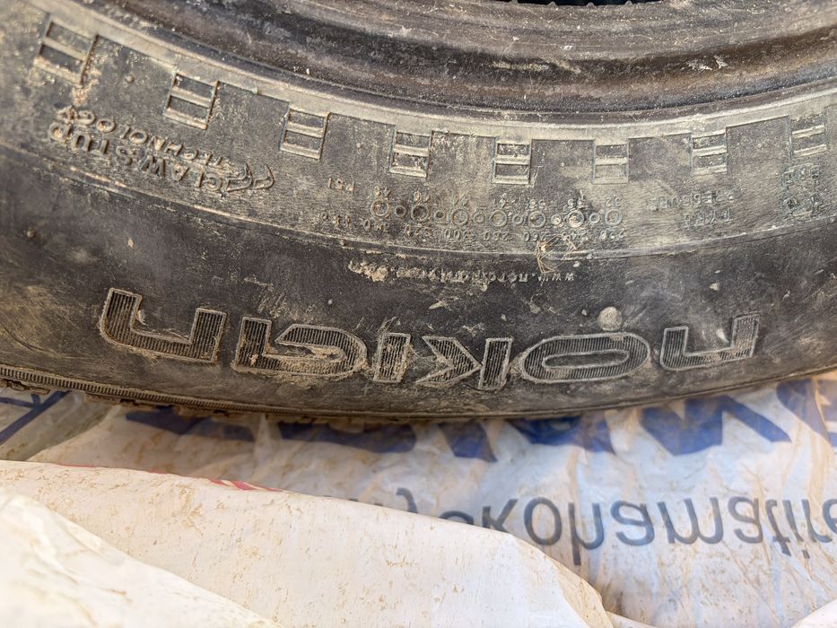 Зимние шины 265/65/17