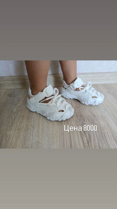 Сандалии белого цвета