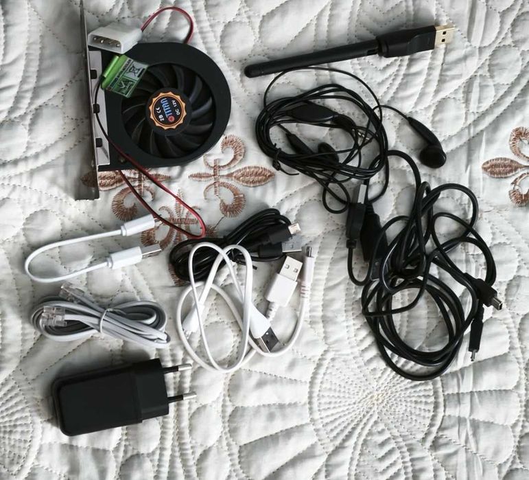 Cabluri, cooler si conectori PC