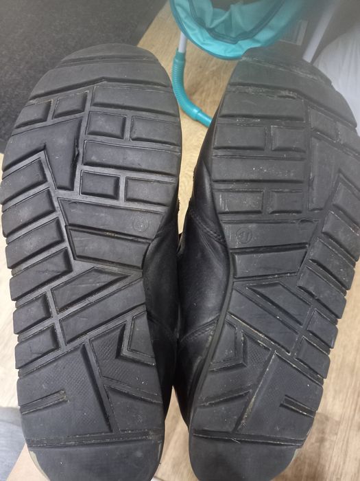 Отдам даром обувь