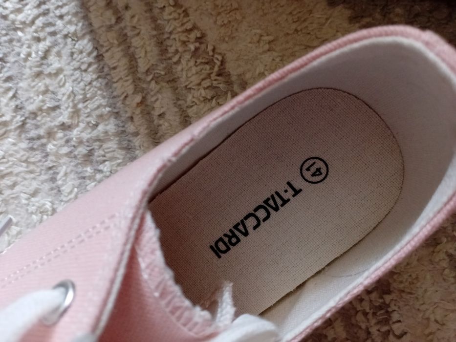 Продам кеды совершенно новые