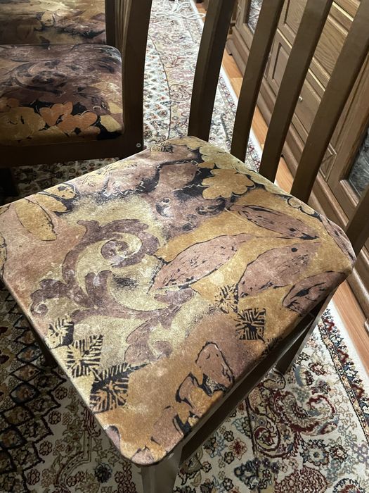 Продается стол со стульями