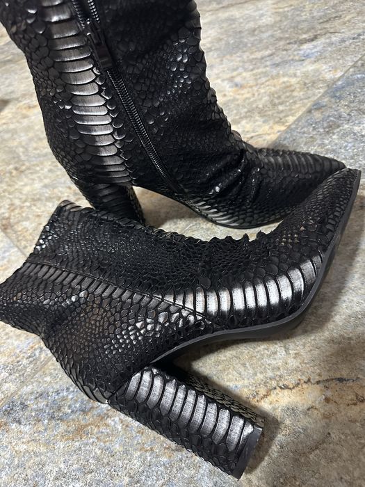 Botine elegante cu eticheta