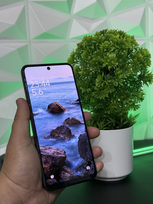 Телефон Redmi Note 12