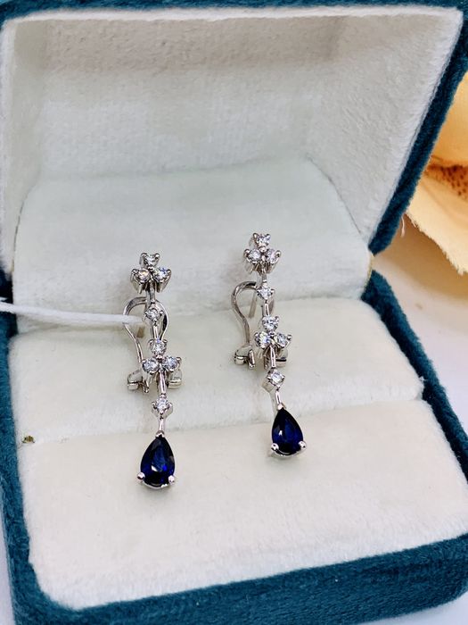 Лаконичные золотые серьги с бриллиантами и Сапфирами