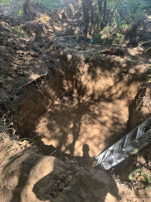 Предлагам услуги с мини багер и самосвал