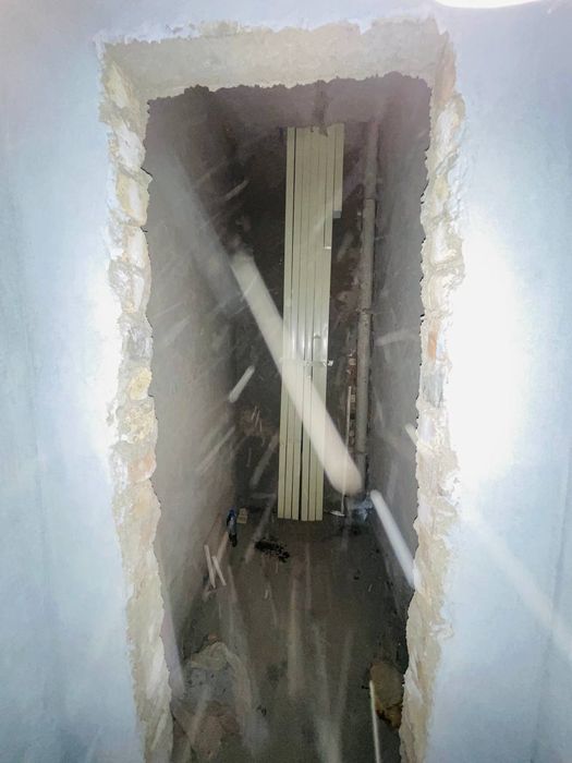 Uy sotiladi. To'rt xonali.