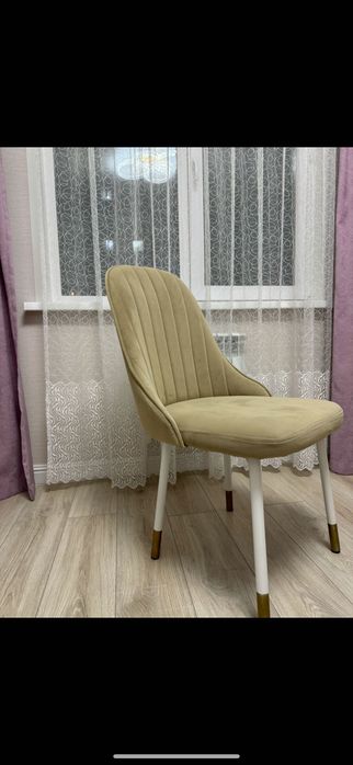 Продам четыре стула