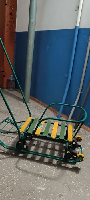 Продам санки на колесиках