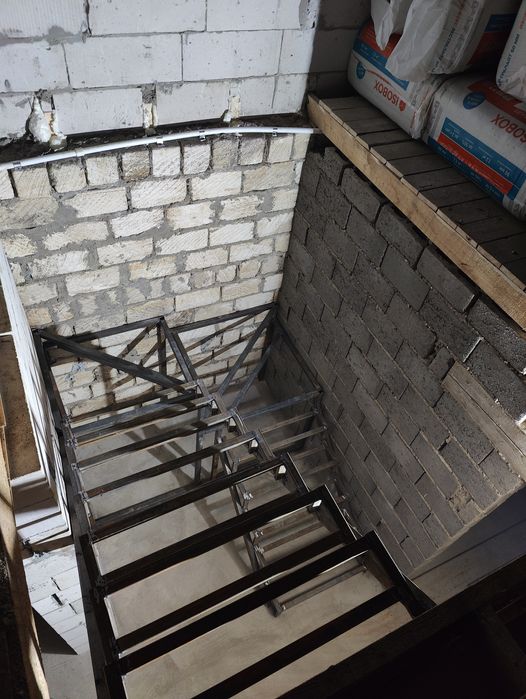 Лестница каркас  обшивка