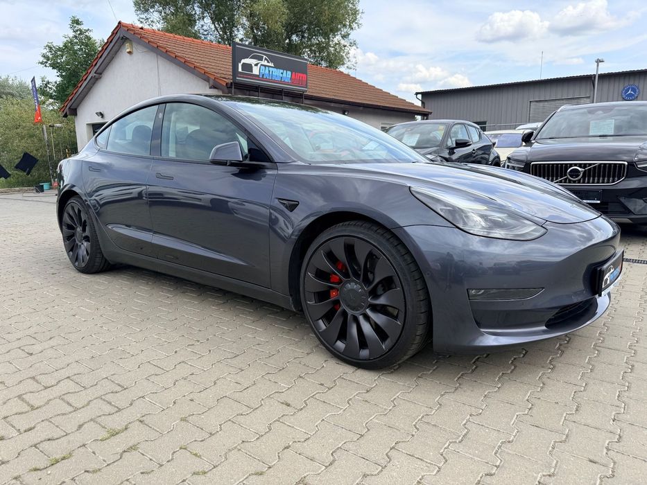 Tesla Model 3 Primul proprietar