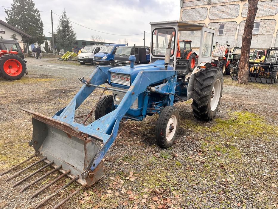 Se vinde Ford 3000 (ih,fiat)