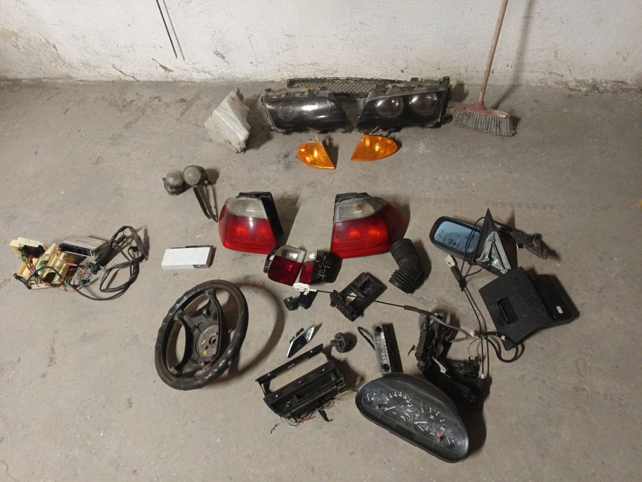 Части за BMW E46 Седан БМВ фарове стопове километраж