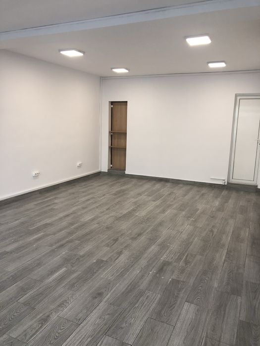 Inchiriez spatiu comercial stradal, toate utilitatile