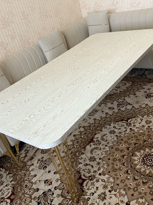 Гостинный (обеденный) стол