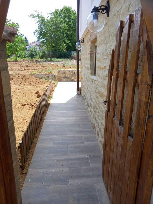 Продава се Къща в Шумен, Боян Българанов 1 - 1100 кв.м за 76 €/кв.м - Снимка #2