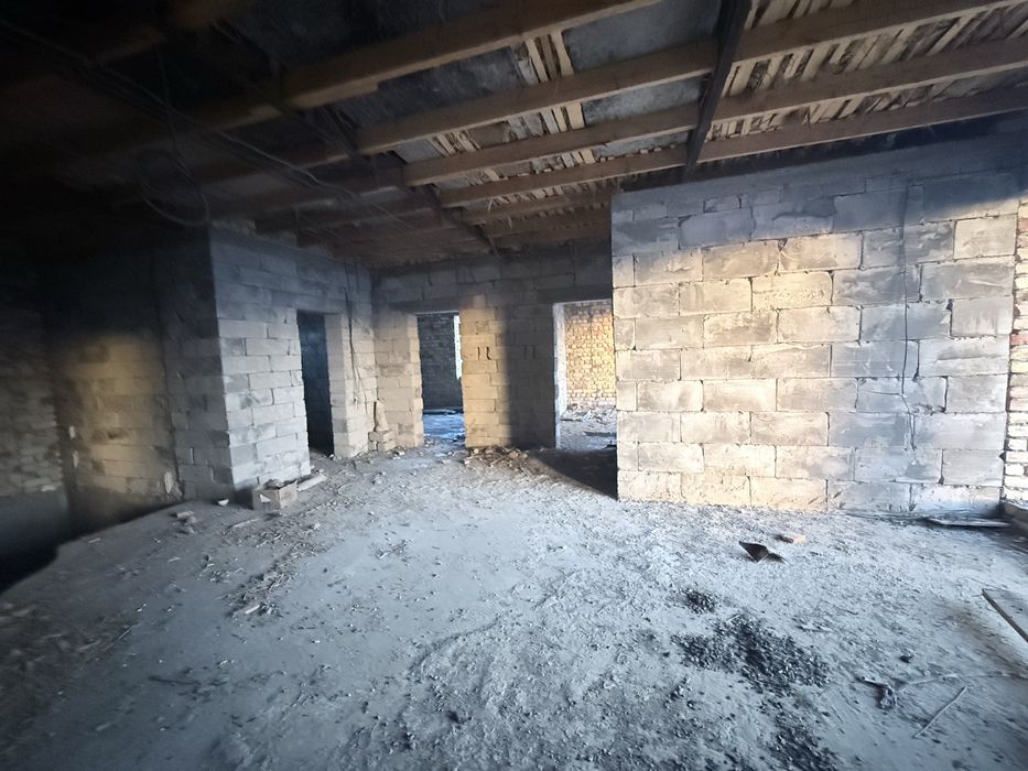 Uy sotiladi sirdaryo mirzabod 2014yil namunaviy uylar oxirida 2etaj