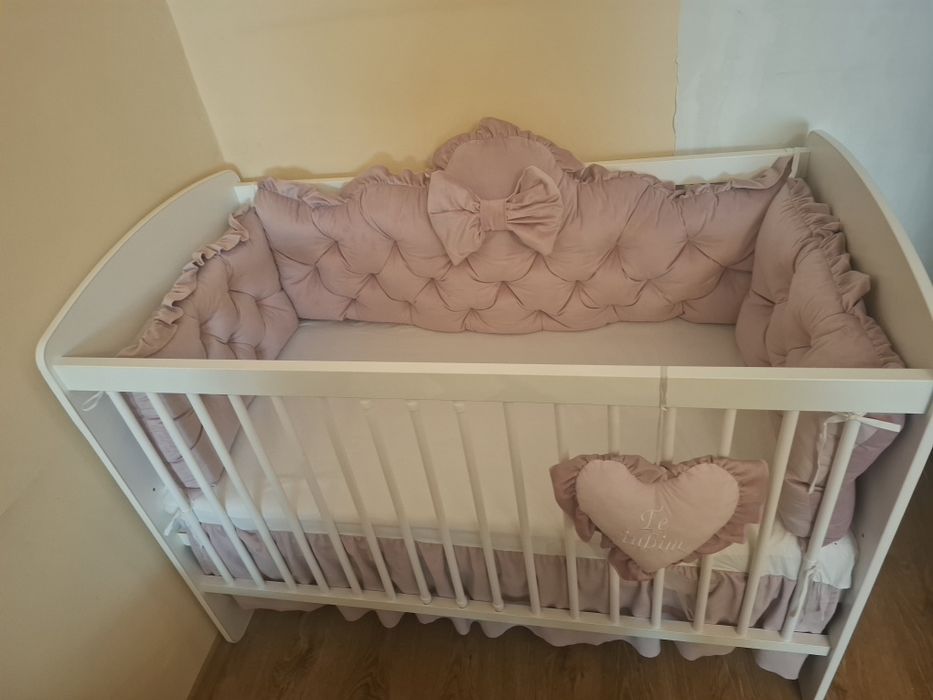 Vand patut pentru fetite cu toate accesoriile saltea plus imbacaminte