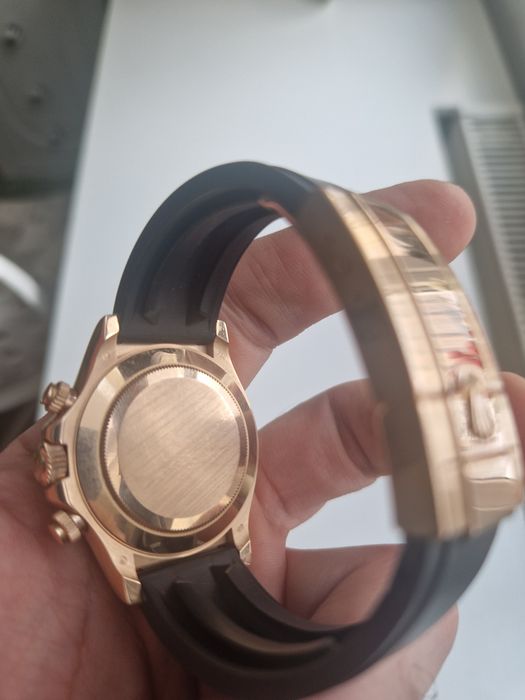 Продам часы Rolex Daytona золотые