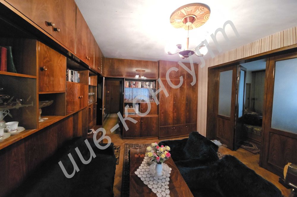 Просторен апартамент, гр. Велико Търново, ул. Никола Габровски