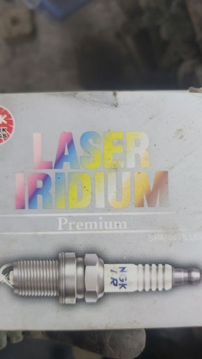 Свечи NGK ILFR6B 4 штуки б/у