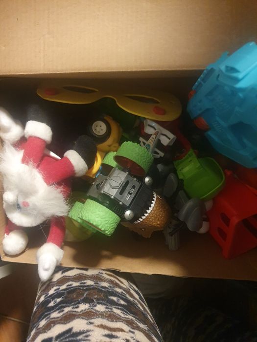 Cutie cu jucarii