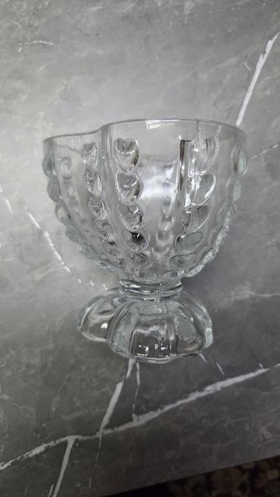 Продам соусницы (5 шт), конфетницу.