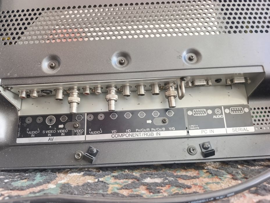 Panasonic 45 talik televizor