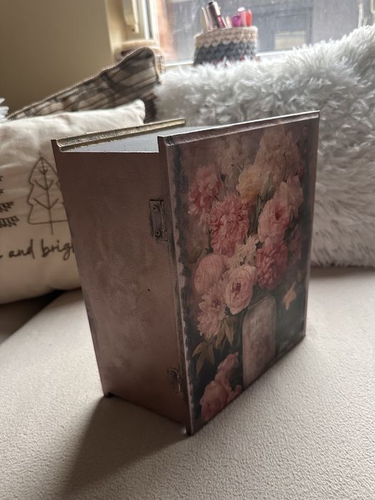 Ръчва декорирана кутия за съхранение