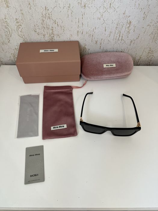 Miu Miu  дамски слънчеви очила