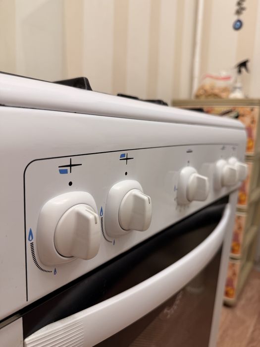 Срочно продам ГАЗ.ПЛИТУ GEFEST