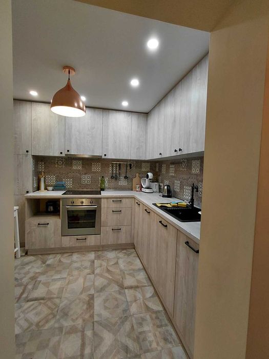 Давам под наем 3-стаен в Центъра