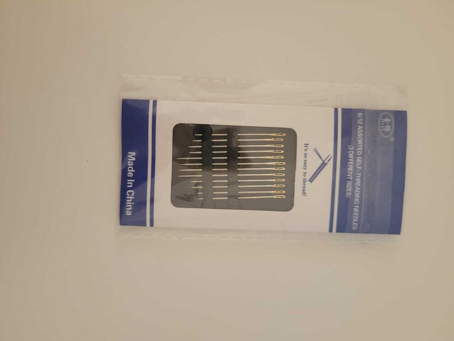 ace de cusut cu urechea despicata