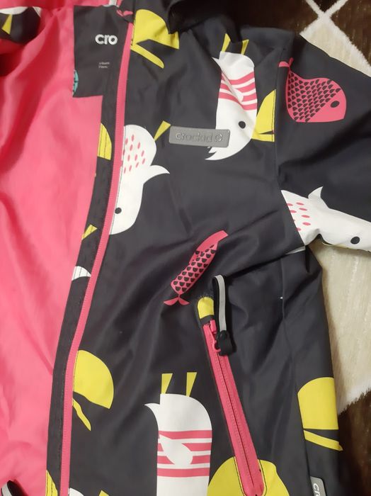 Продам ветровку на девочку